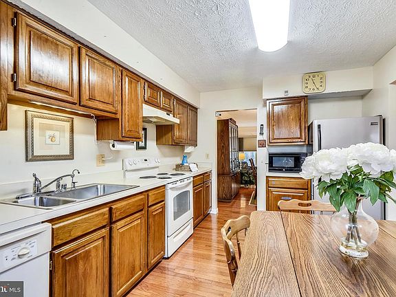 5th image of 3732 Broomsedge Ct