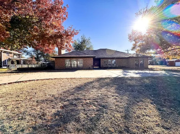 2427 Paradise St, Vernon, TX 76384