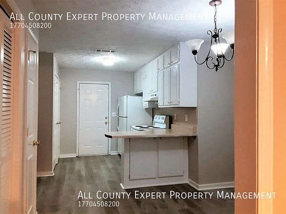 5th image of 1042 Chestnut Oak Ct NE #B