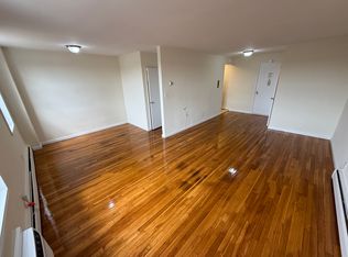 1815 215th St APT 4M, Bayside, NY 11360