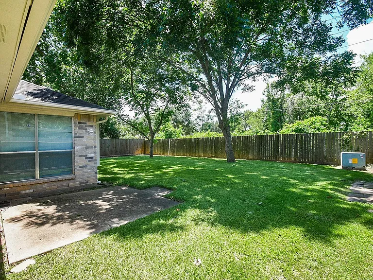2303 Old Dixie Dr — Photo 33