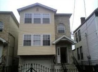 735 S 19th St, Newark, NJ 07103