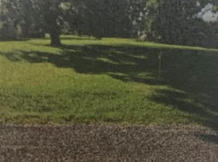 6411 39th St, Groves, TX 77619