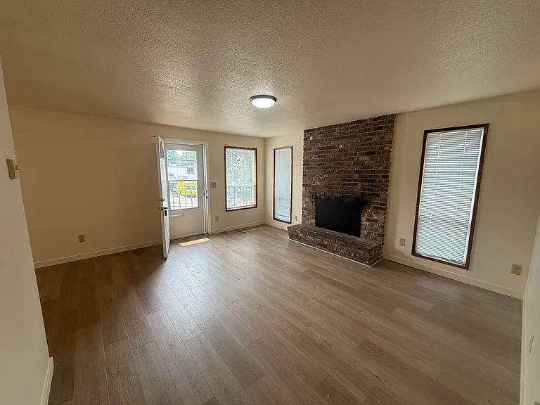 Living room, other view.