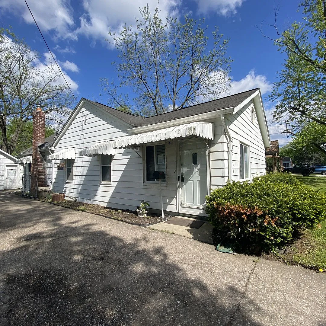 Charming 2-Bedroom Ranch for Lease in Warren — Photo 1