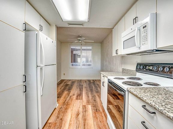 5th image of 3 Oceans West Blvd APT 3B2