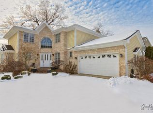 2611 Donald Ct, Glenview, IL 60025