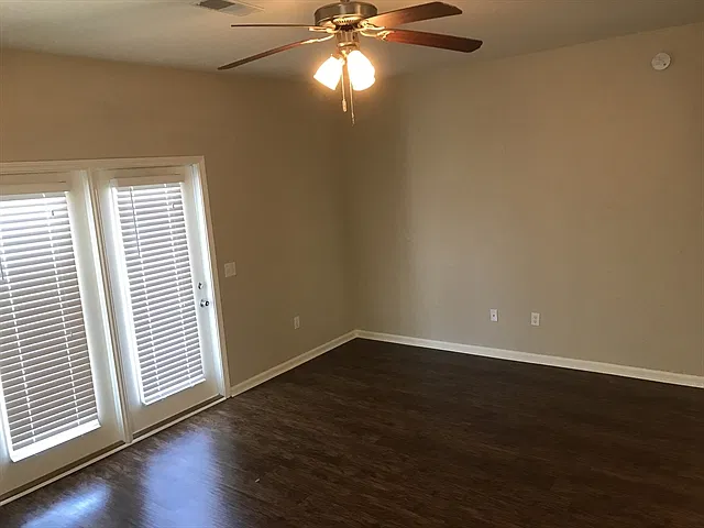 5 bed, 3.5 bath, 2928 sqft, $2,720 — Photo 4
