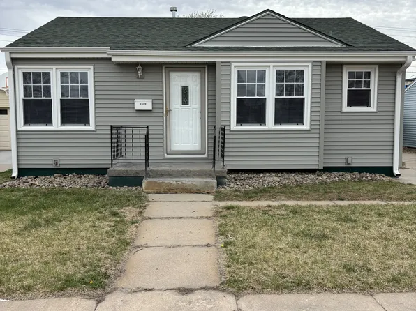2409 W 3rd St, Hastings, NE 68901