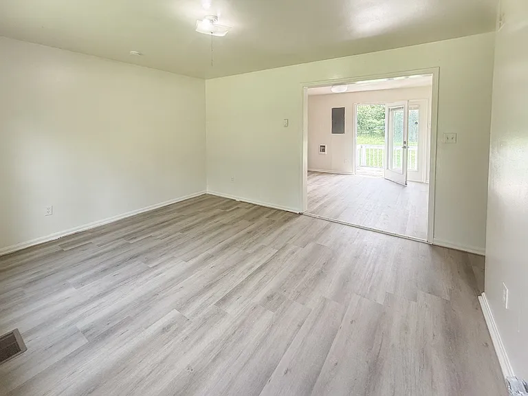 496 Lancaster Creek Dr — Photo 5