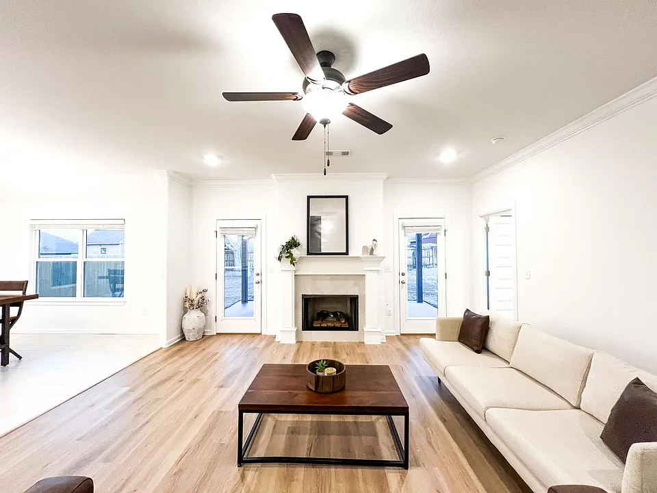 310 W Tyler Rd