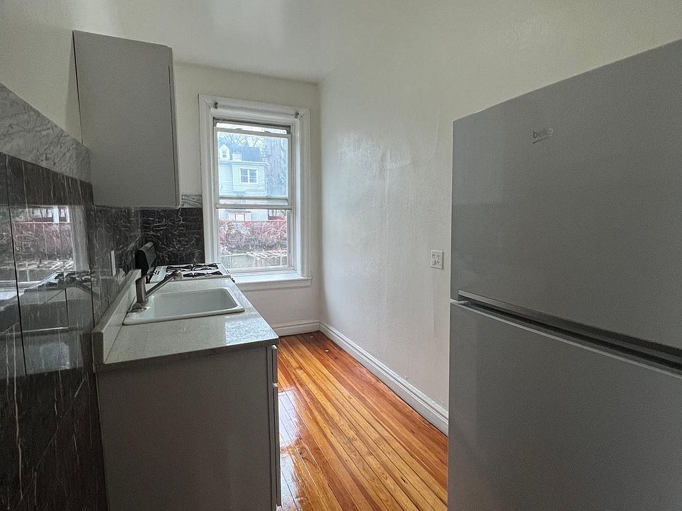 1st image of 2846 Morris Ave #1