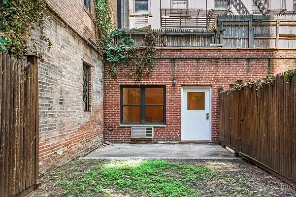 Rented by Anchor Associates | media 10