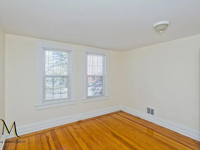 208-210 Fort Pleasant Ave — Photo 59