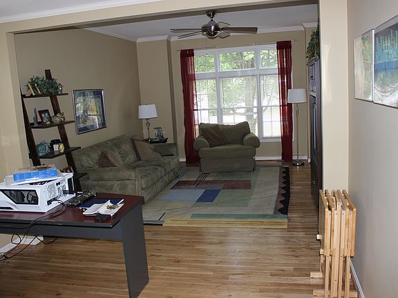 3rd image of 43988 White Cedar Ln