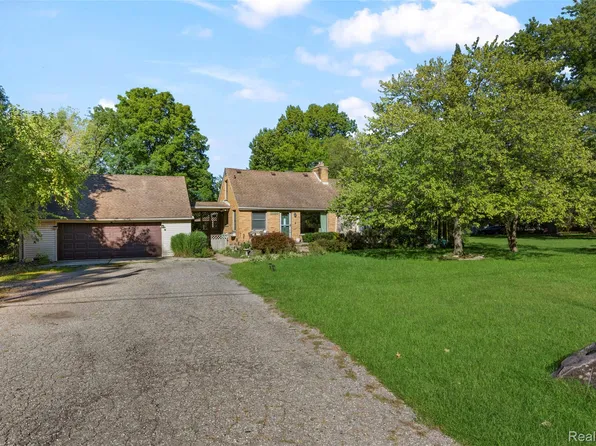 20855 Cass St, Farmington Hills, MI 48335