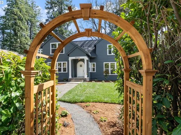 3600 Upper Dr, Lake Oswego, OR 97035