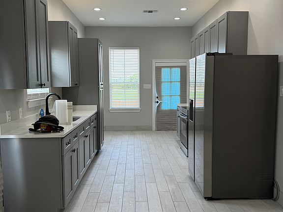 3rd image of 3555 Kings Ave