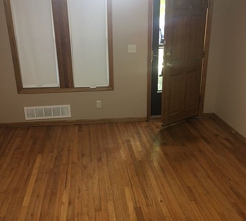 3rd image of 4410 N 61st St