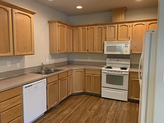 5th image of 2220 NE 163rd Pl