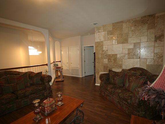 3rd image of 2904 San Andres St