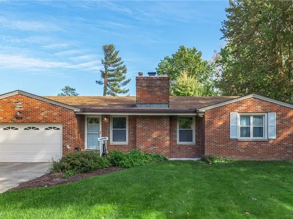135 Forest Hill Dr, Amherst, OH 44001