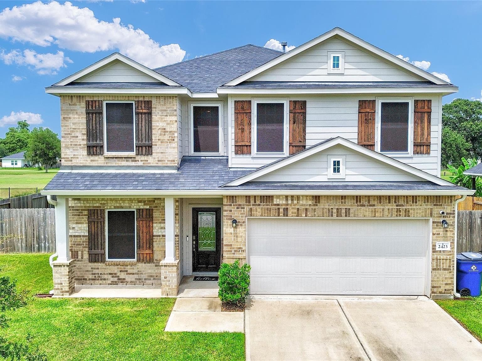 2423 Ridgewood Dr