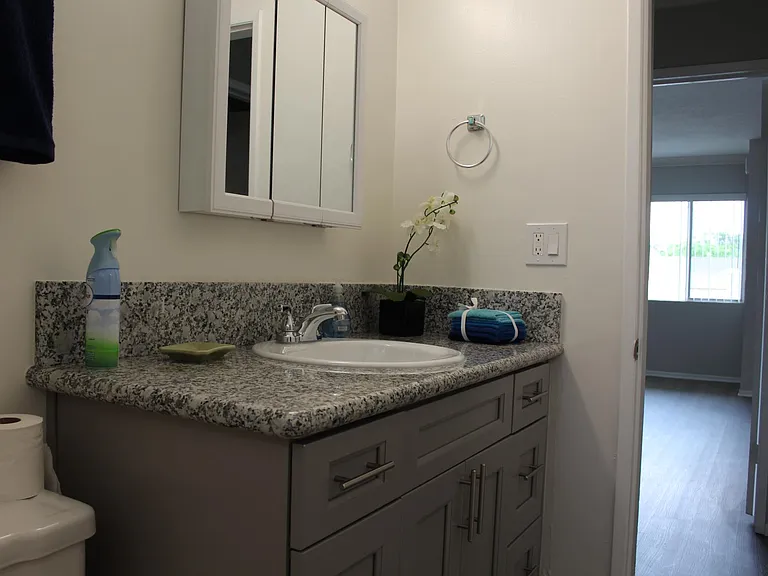 3721 E 8th St #4 — Photo 12