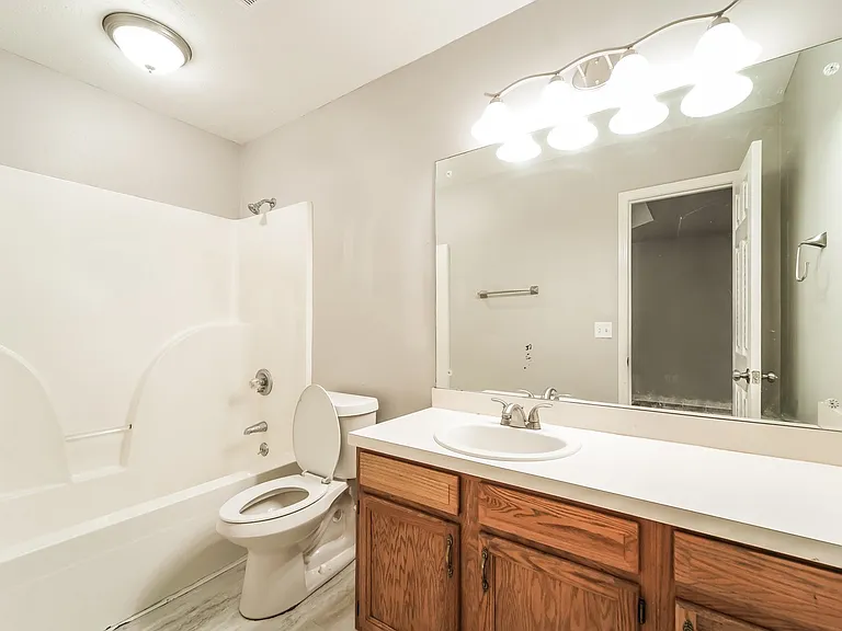 1659509_029_bathroom_13481484.jpg
