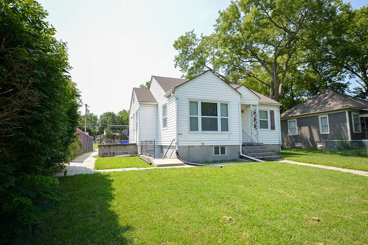 Building Photo - 511 W 4th St #1/2
