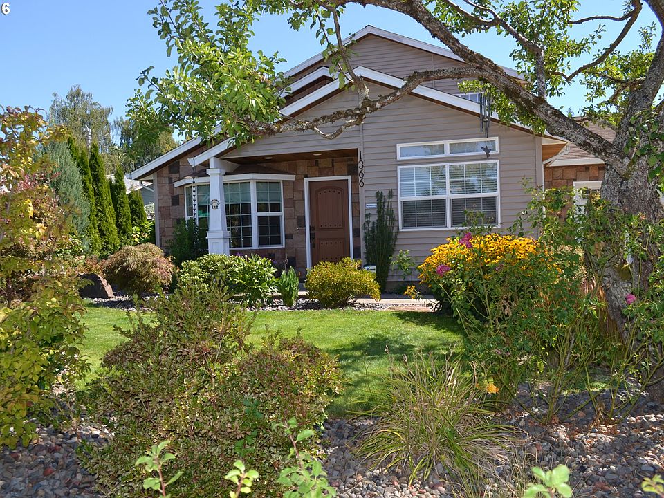 1st image of 1366 NE Birchaire Ln
