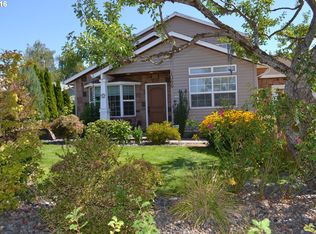 1366 NE Birchaire Ln, Hillsboro, OR 97124