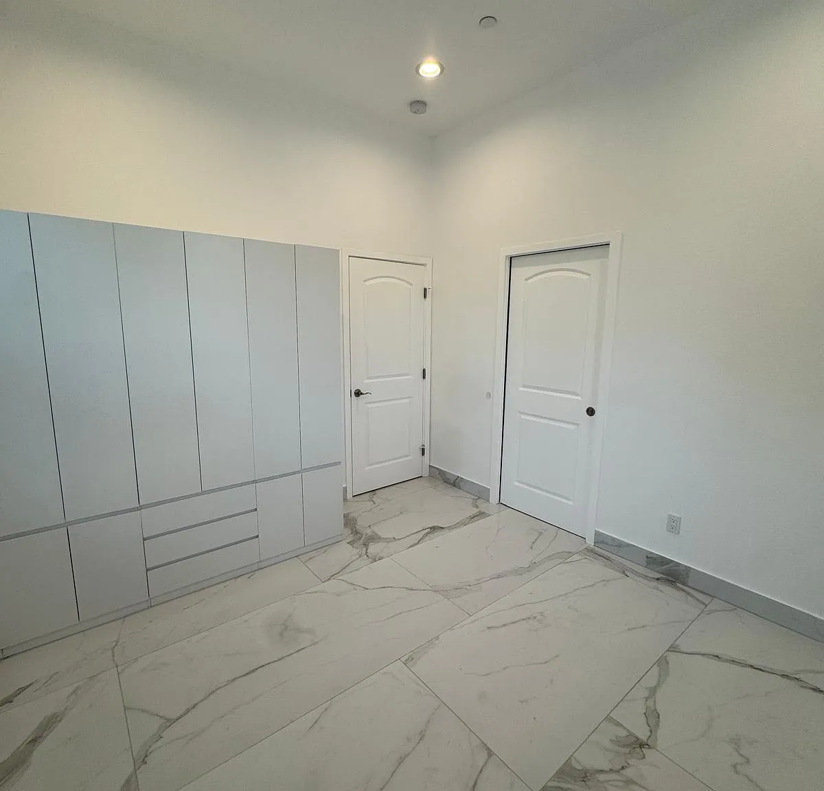 1 bed, 600 sqft, $2,100 — Photo 3
