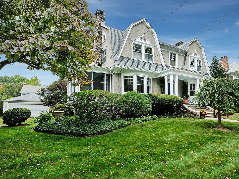 1st image of 527 Munro Ave