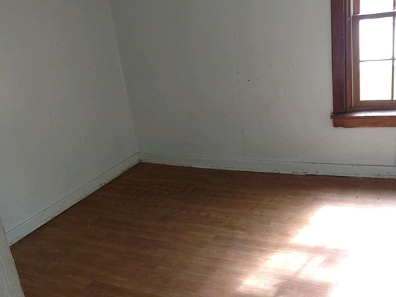 5th image of 117 Garver St