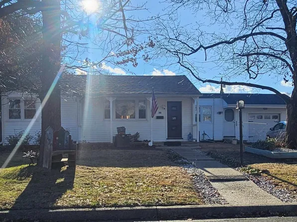255 Washington Dr, Pennsville, NJ 08070