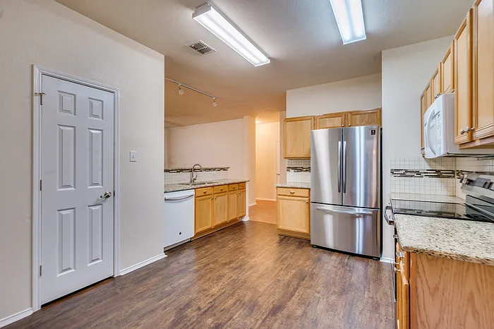 7909 Country Home Dr — Photo 3