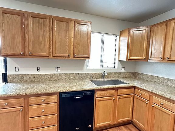 3rd image of 3902-3920 Howard Ave #3910