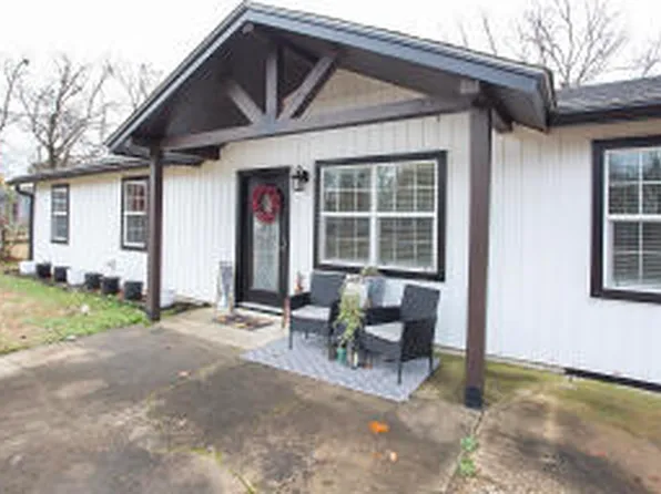 909 W 3rd St, Russellville, AR 72801