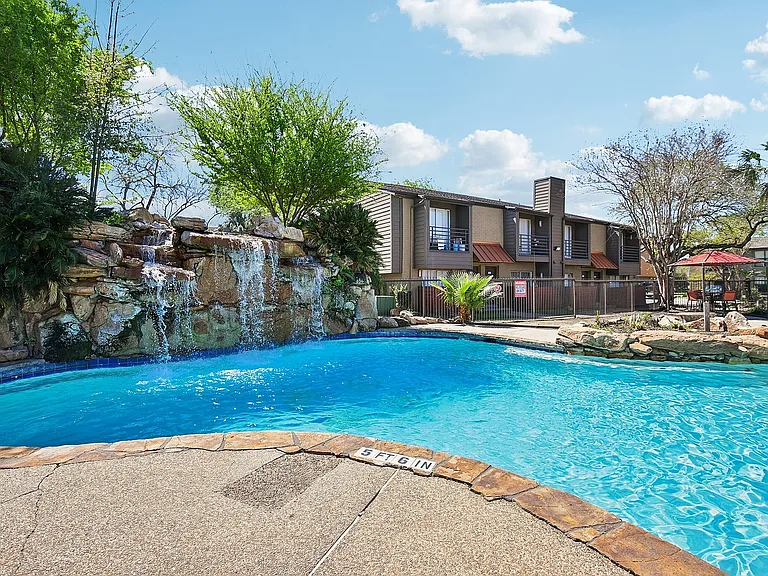 46-web-or-mls-Briar Forest Dr-1303-913