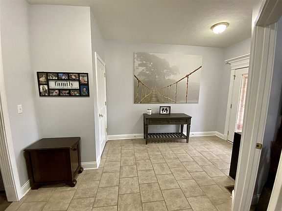 4th image of 103 Tuscany Ln