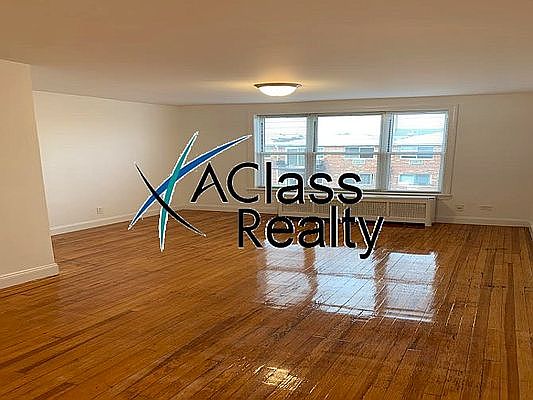 3rd image of 2847 46th St APT 3
