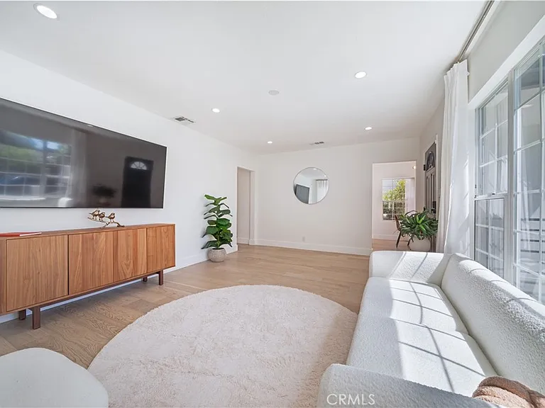 5143 Newcastle Ave — Photo 5
