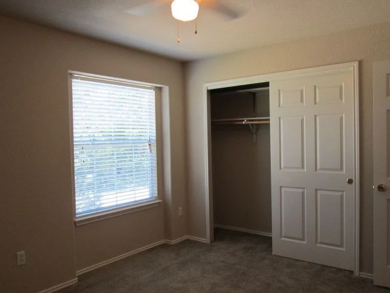 593 Cullen Blvd — Photo 21