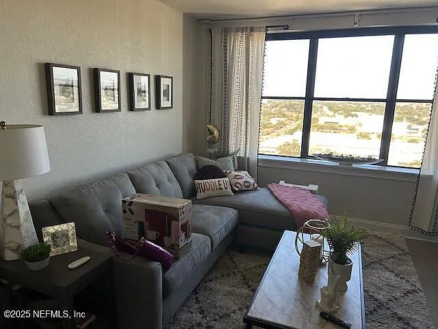 1 bed, 1.0 bath, 680 sqft, $1,275 — Photo 3