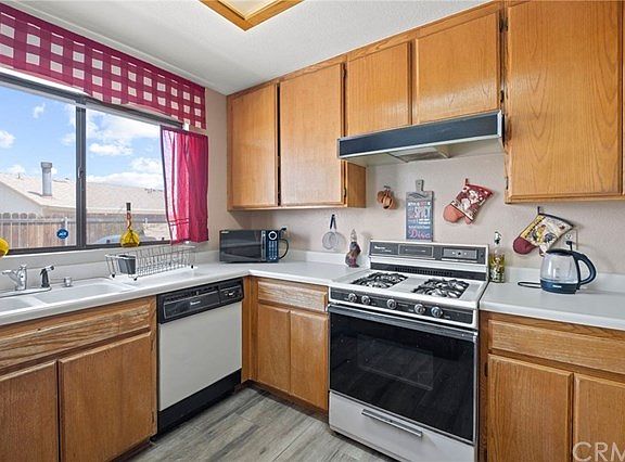 3rd image of 380 Presidents Ave