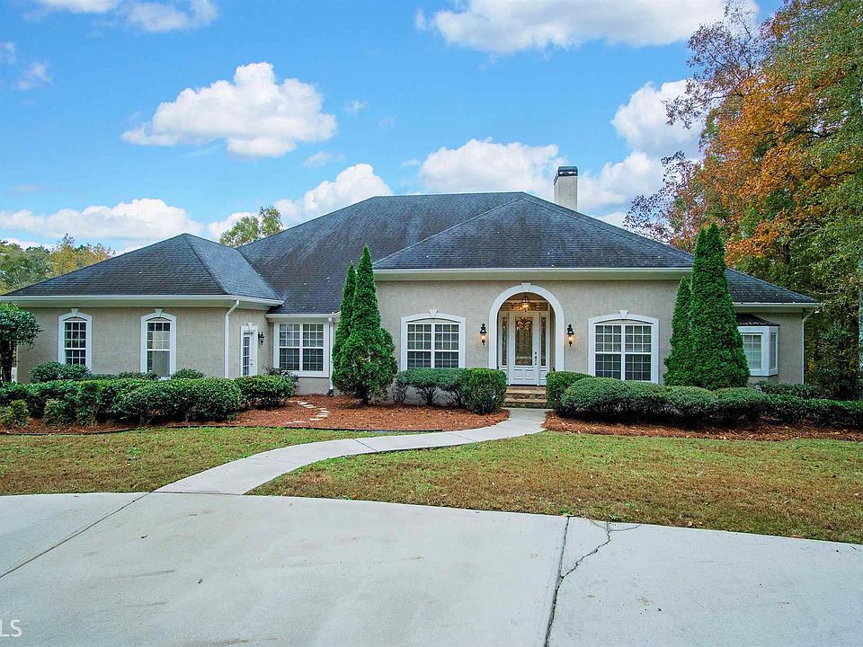 2nd image of 100 Lakeside Ct
