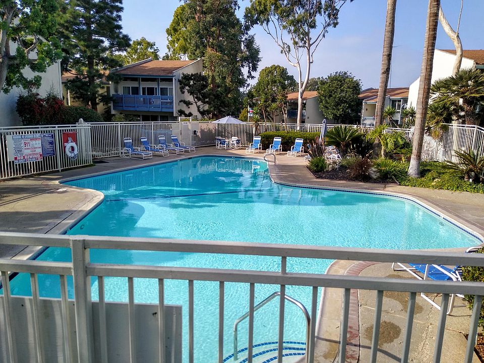 Beautiful Brookside adult pool & jacuzzi