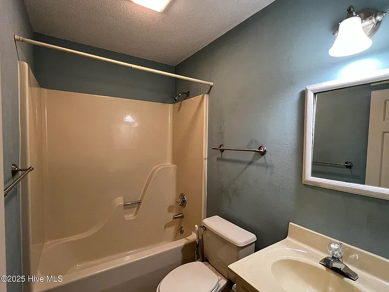 225 E New York Ave — Photo 31