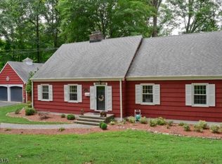 28 Woodlawn Rd, Sparta, NJ 07871